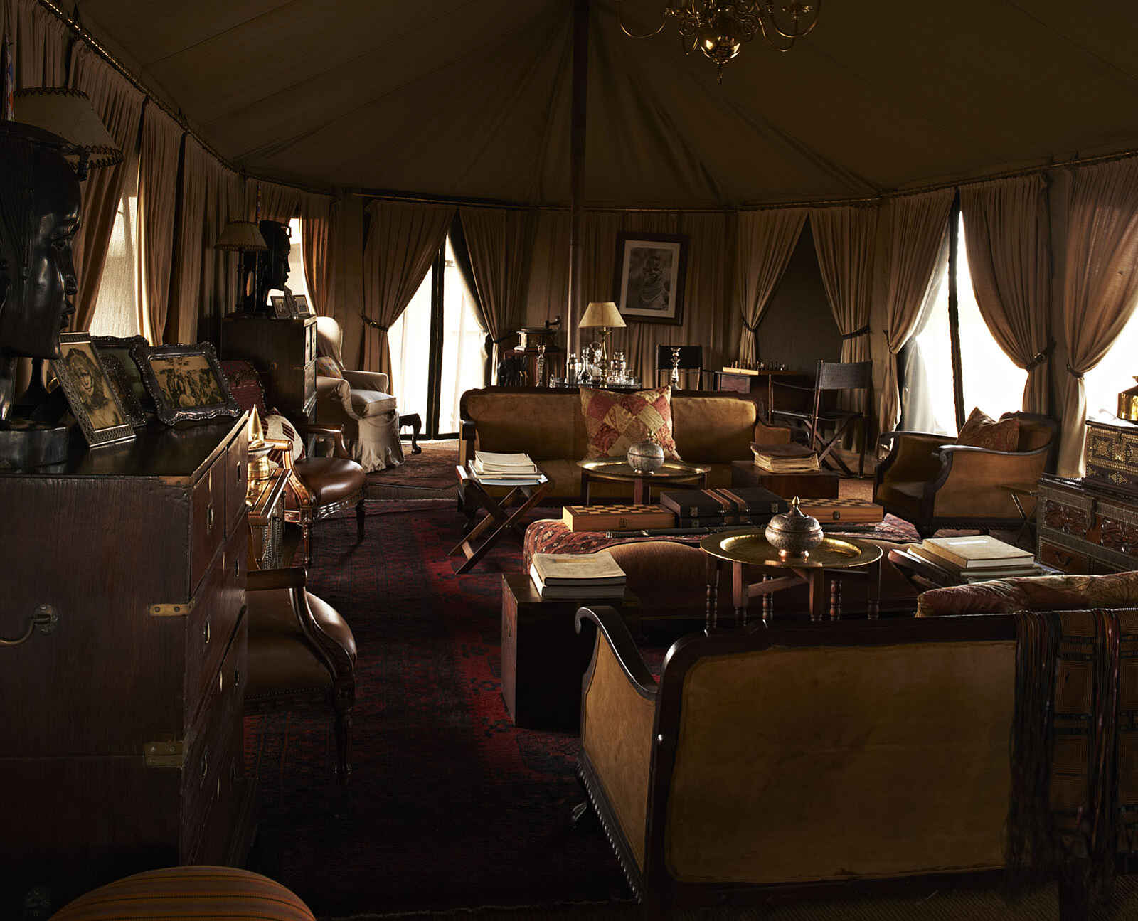 Singita Sabora Tented Camp: Sitzgelegenheiten in der Main Area Singita Sabora Tented Camp: Sitzgelegenheiten in der Main Area