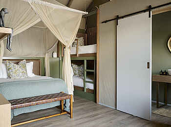 Victoria Falls Rapid View Villa: Das Kinderzimmer mit angrenzendem Bad