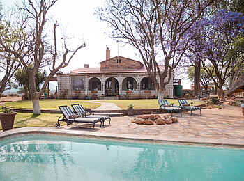 Voigtland Guesthouse: Der schön angelegte Poolbereich