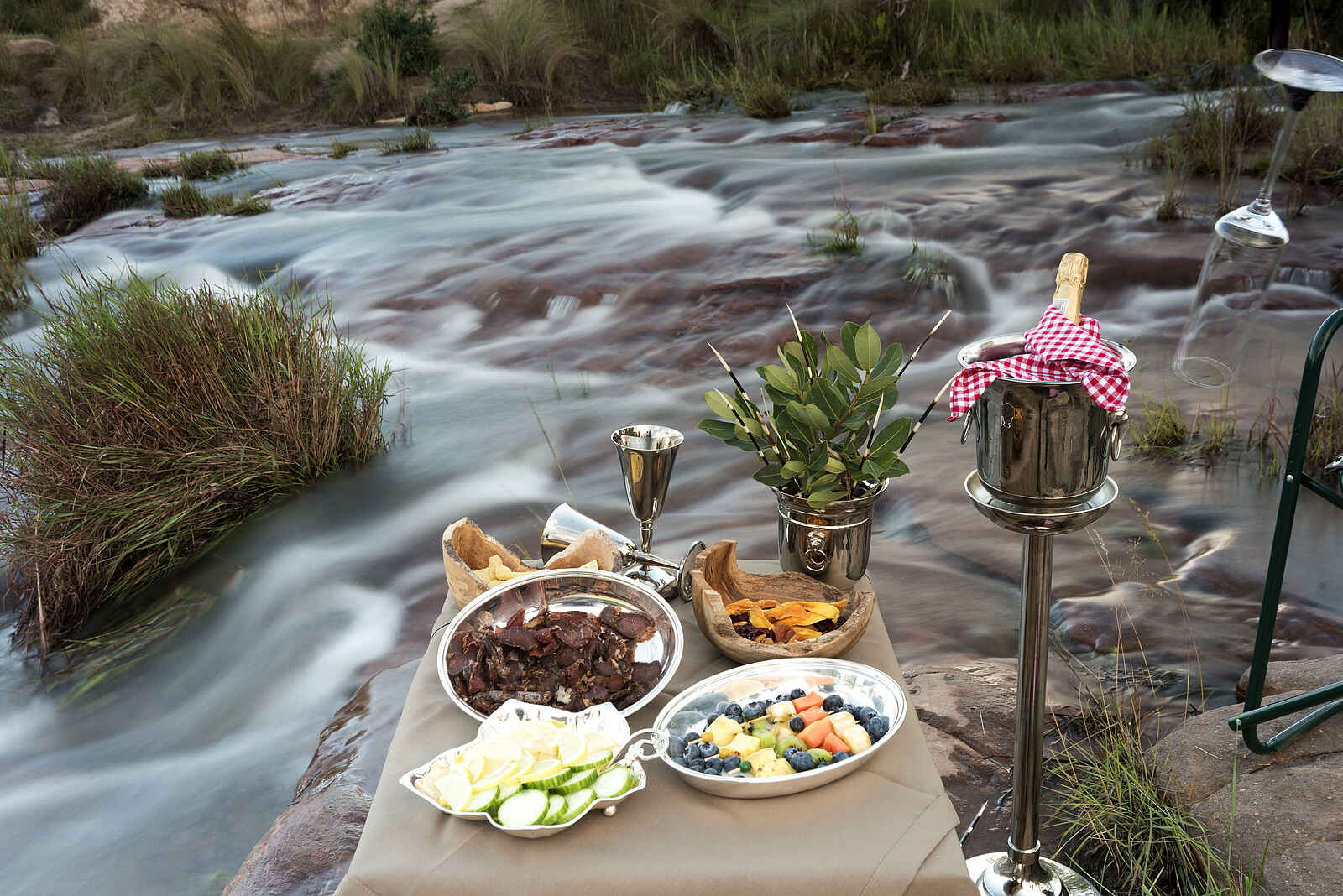 Camp Ndlovu: Dinner am Fluss Camp Ndlovu: Dinner am Fluss