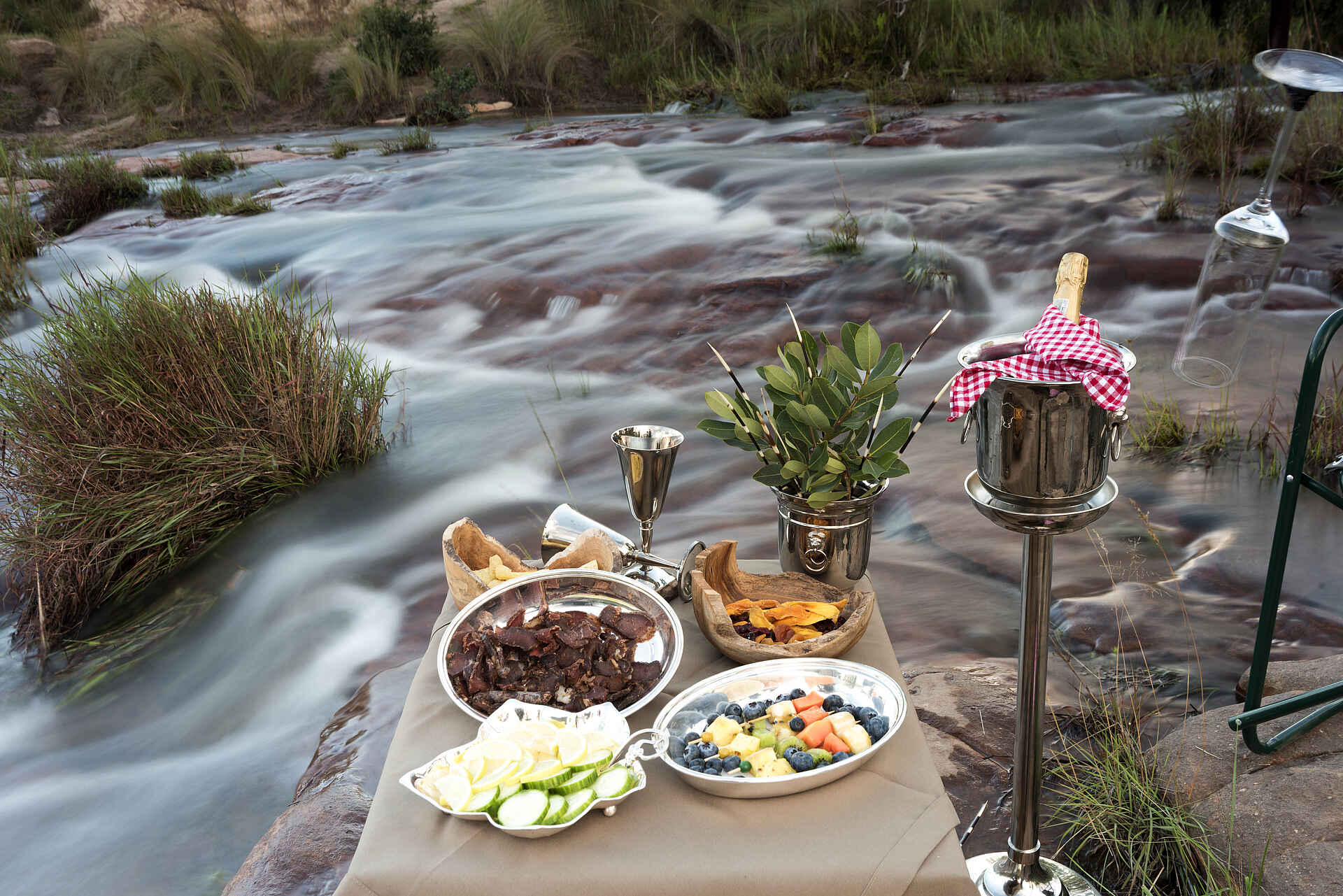 Camp Ndlovu, Luxus Camp, Luxus Safari, Safari, Welgevonden Game Reserve, Essen, Zentrale Einrichtungen, Afrikarma, Afrikarma Safaris, Afrikarma Safaris - Wildnis. Hautnah., afrikarma.de