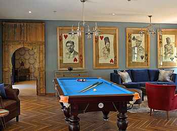 Latitude 0: The Distraction - Billiard-Tisch Latitude 0: The Distraction - Billiard-Tisch