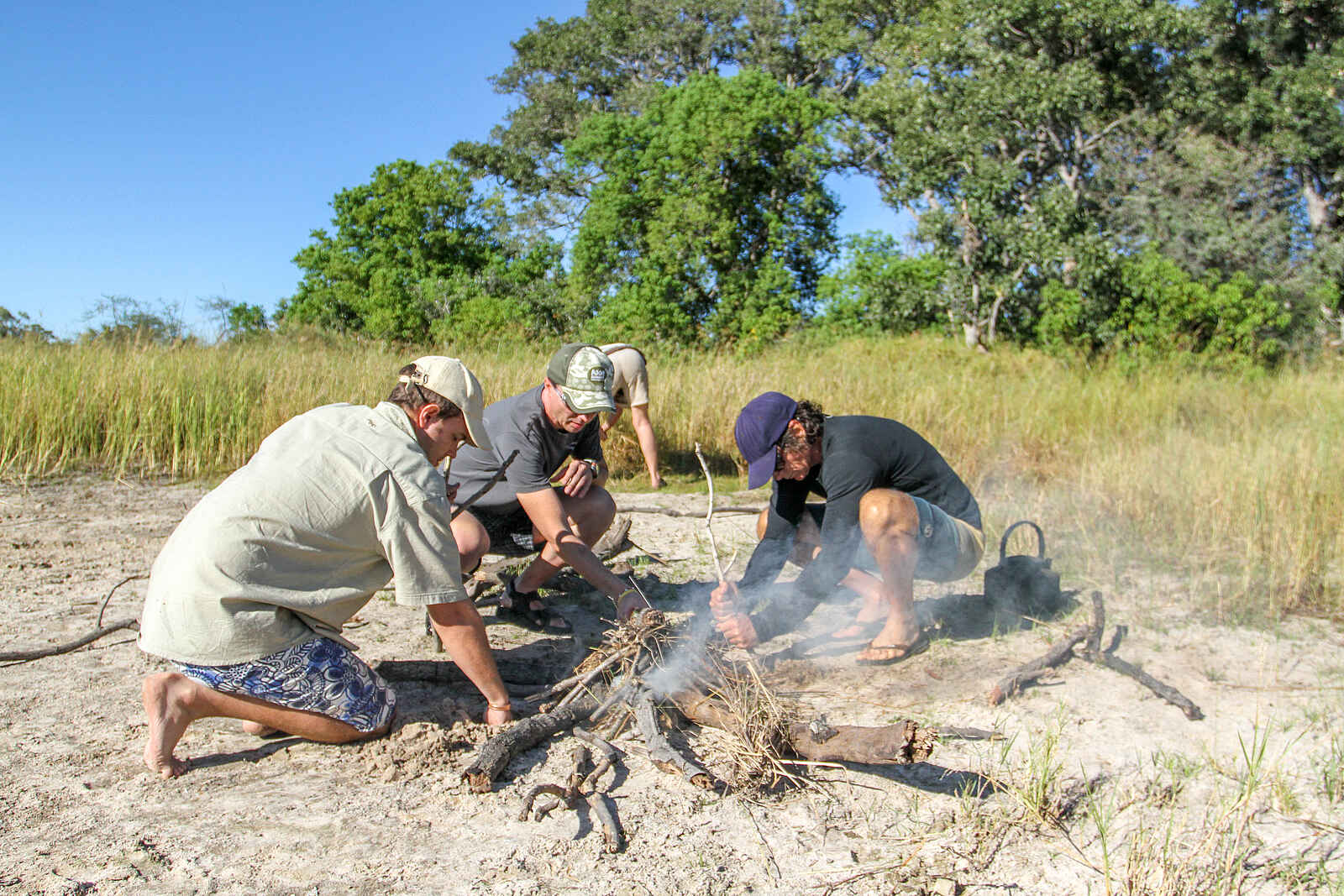 Okavango Guiding School: Ein Feuer machen will gelernt sein Okavango Guiding School: Ein Feuer machen will gelernt sein