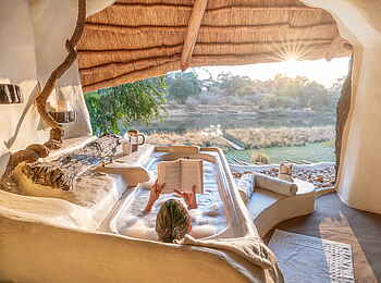 Time + Tide Chongwe House: Badewanne mit Ausblick Time + Tide Chongwe House: Badewanne mit Ausblick