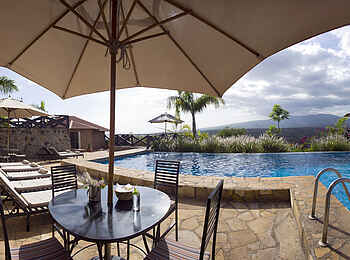 Bashay Rift Lodge: Sonnenschirm am Swimming Pool Bashay Rift Lodge: Sonnenschirm am Swimming Pool