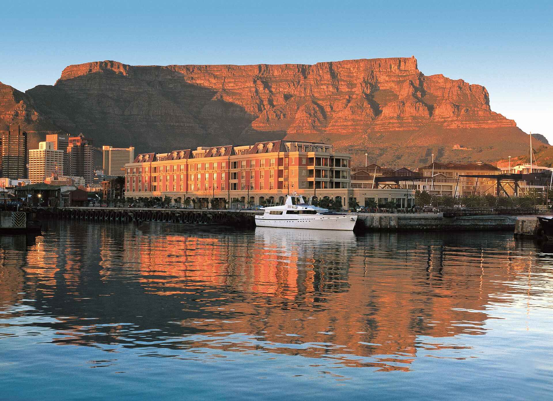 Cape Grace Hotel, Cape Town, Fassade, Kapstadt, Victoria & Alfred Waterfront, Yachthafen, Afrikarma, Afrikarma Safaris, Afrikarma Safaris - Wildnis. Hautnah., Afrikarma.de, Meikles Ltd.