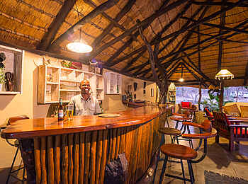KaingU Safari Lodge: Bar