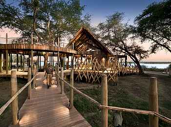 Lolebezi Lodge: Stege und Wege