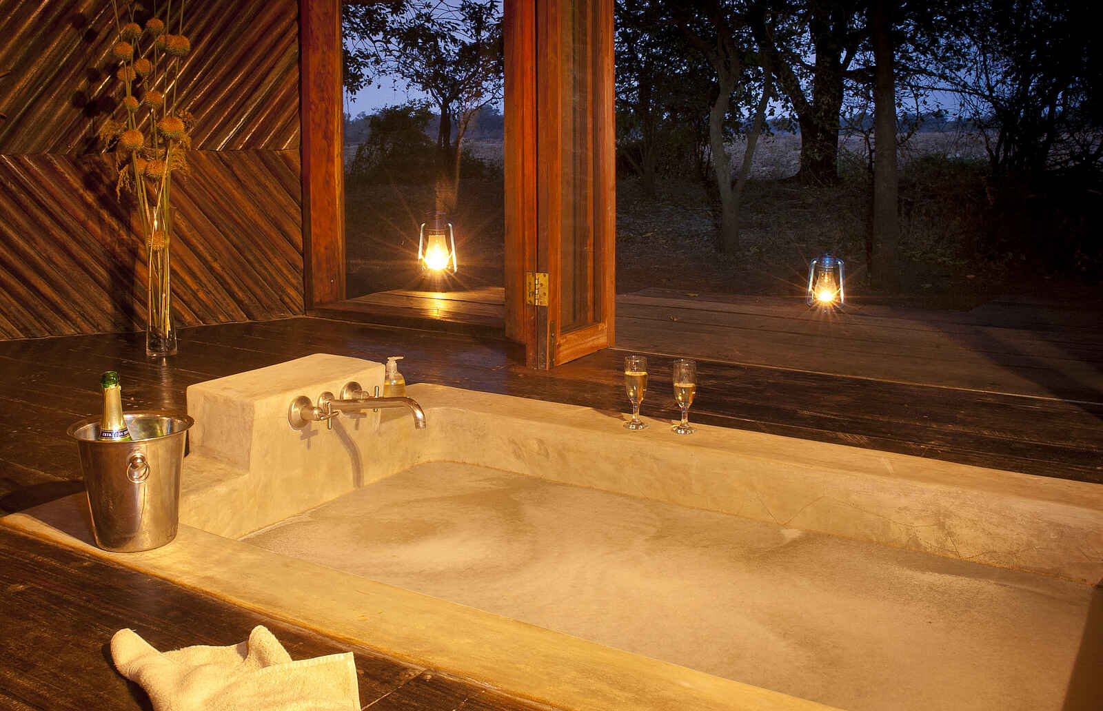 Luangwa River Camp: Bad mit Aussicht Luangwa River Camp: Bad mit Aussicht