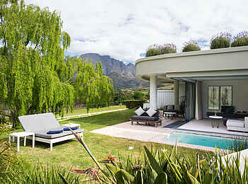 Mont Rochelle Hotel & Vineyard: Cap Classique Suite Pool Mont Rochelle Hotel & Vineyard: Cap Classique Suite Pool