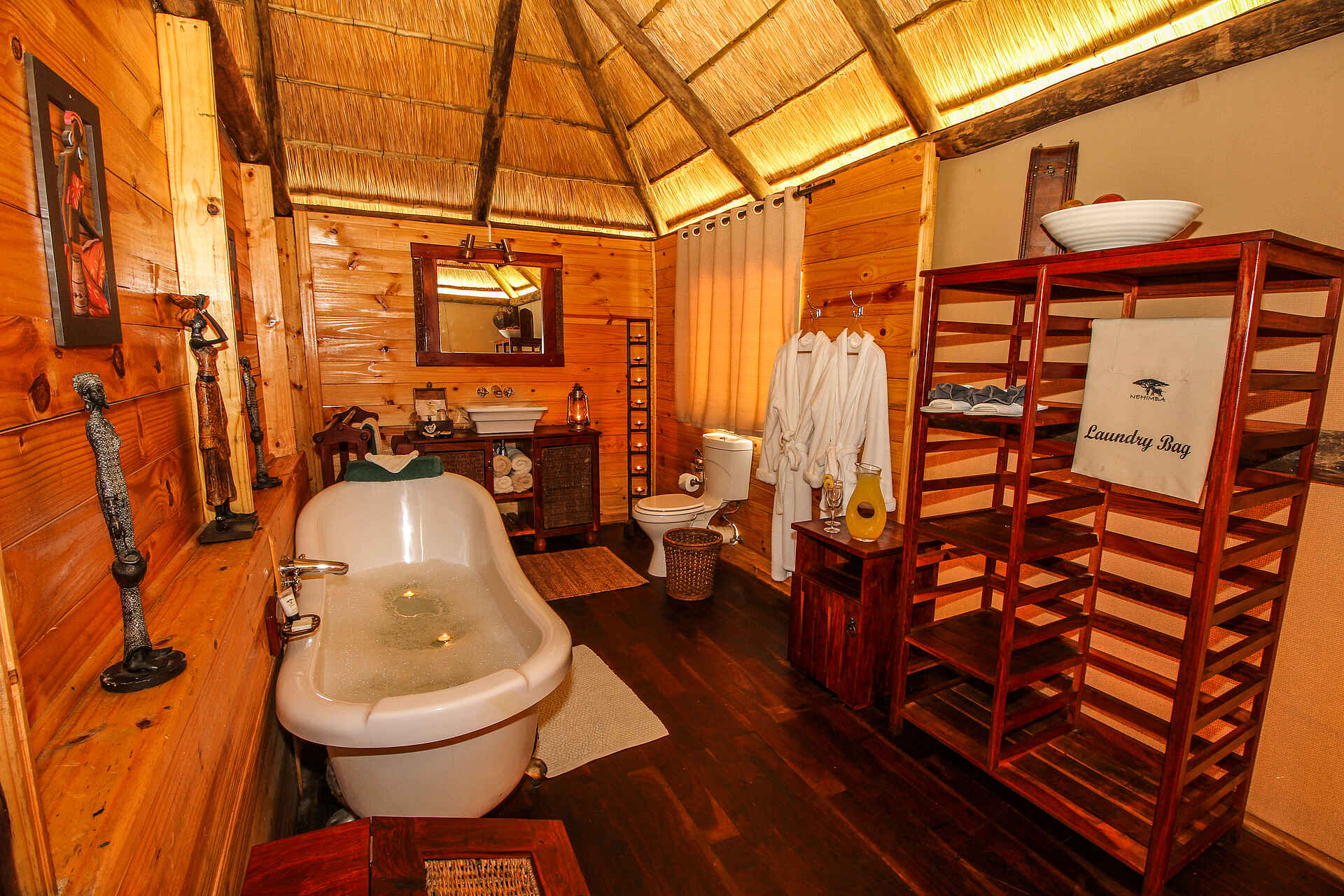 Hwange, Hwange National Park, Imvelo, Imvelo Safari Lodges, Nehimba Lodge, Badezimmer, Chalet, Einrichtung, Gästeunterkünfte, Afrikarma, Afrikarma Safaris, Afrikarma Safaris - Wildnis. Hautnah., Afrikarma.de