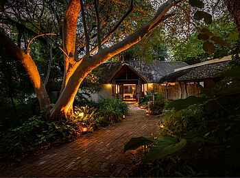 Thamo Telele Camp: Der Eingang zum Camp Thamo Telele Camp: Der Eingang zum Camp