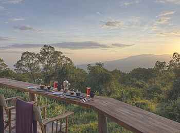 The Highlands Camp: Empakaai-Krater von der Frühstücksbar gesehen