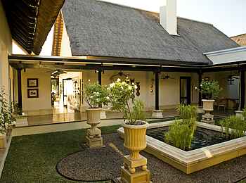 The Royal Livingstone: Pflanzendekoration im Innenhof The Royal Livingstone: Pflanzendekoration im Innenhof