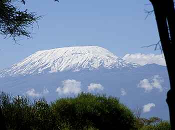 Amboseli Serena Safari Lodge: Das Kilimandscharomassiv von Norden Amboseli Serena Safari Lodge: Das Kilimandscharomassiv von Norden