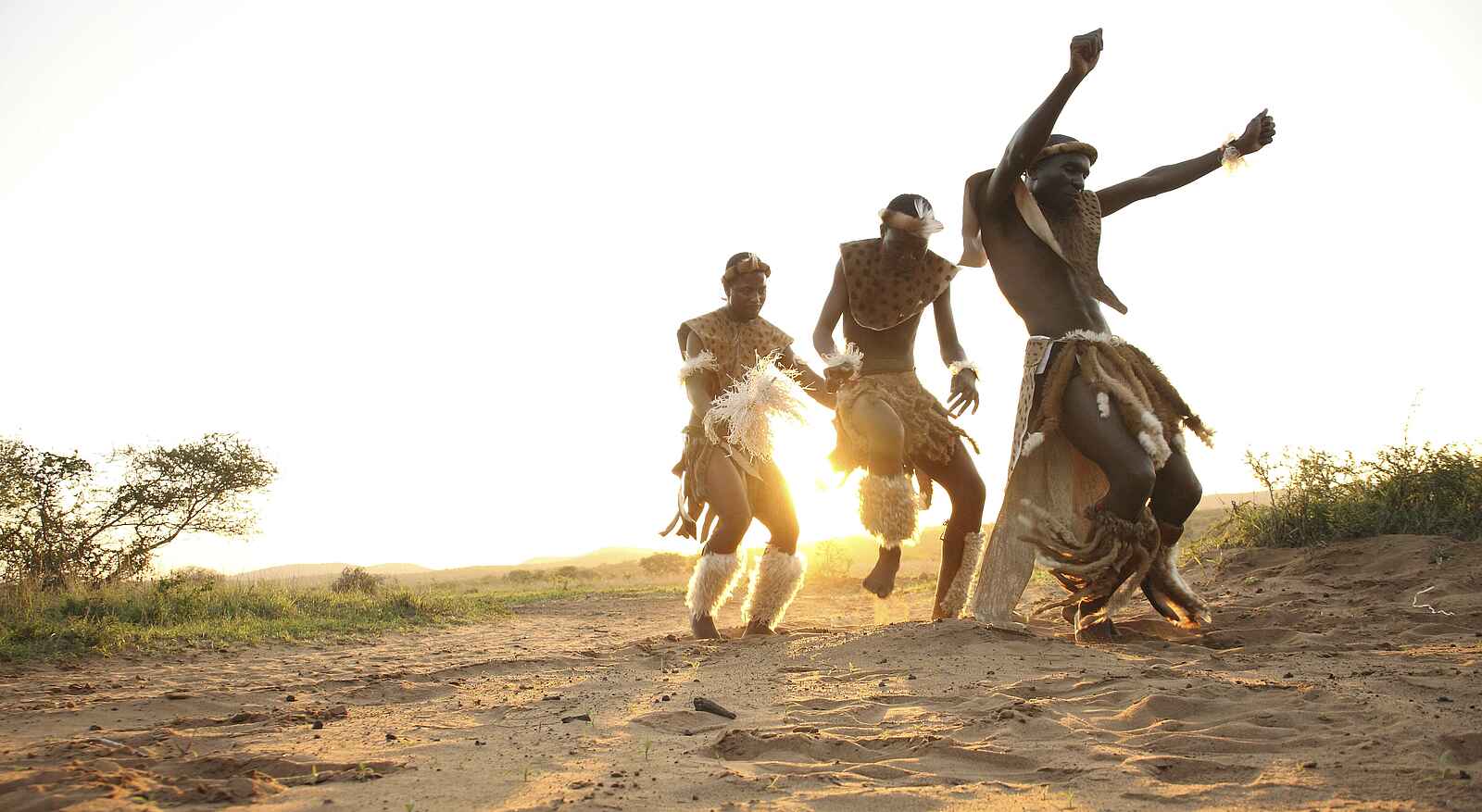 &Beyond Phinda Rock Lodge: Zulu beim Tanzen &Beyond Phinda Rock Lodge: Zulu beim Tanzen