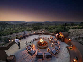 andBeyond Suyian Lodge: Ein Lagerfeuer am Abend andBeyond Suyian Lodge: Ein Lagerfeuer am Abend