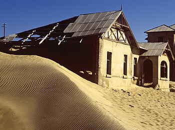 Desert Horse Inn: Verlassenes Haus in Kolmanskuppe Desert Horse Inn: Verlassenes Haus in Kolmanskuppe