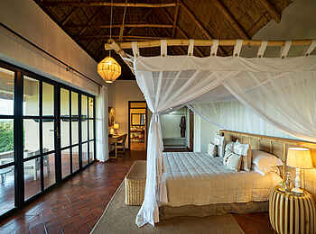 Elephant Plains Lodge: Zimmer mit Himmelbett