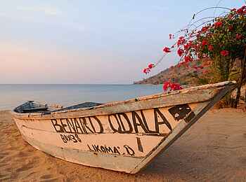 Kaya Mawa: Boot auf Likoma Island