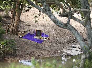 Klein's Camp: Picknick am Fluss