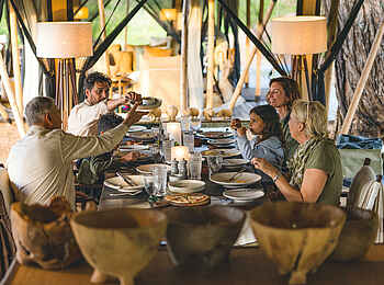 Legendary Mila Tented Camp: Dinnertafel