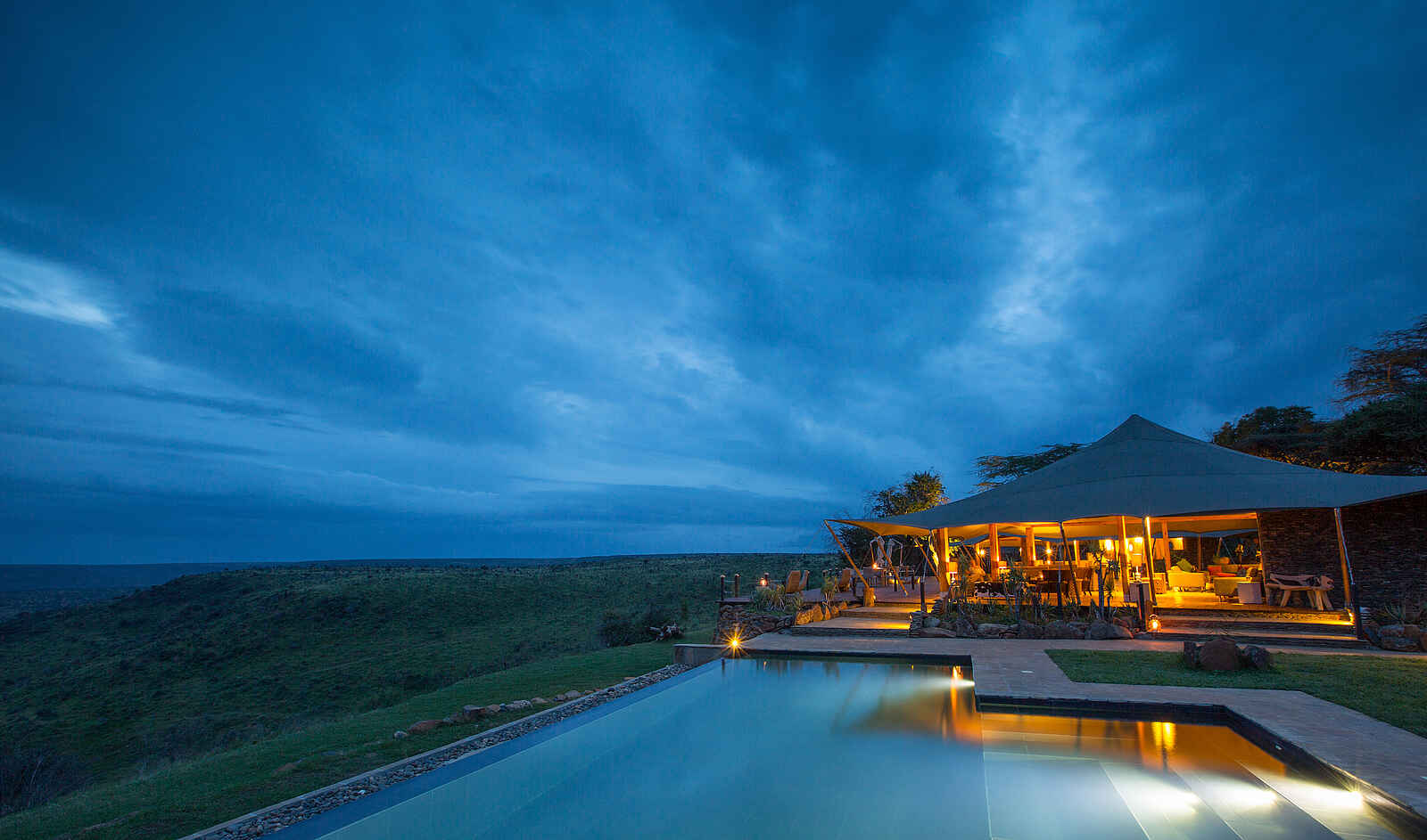Loisaba Tented Camp: Lounge bei Nacht Loisaba Tented Camp: Lounge bei Nacht