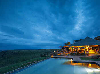 Loisaba Tented Camp: Lounge bei Nacht Loisaba Tented Camp: Lounge bei Nacht