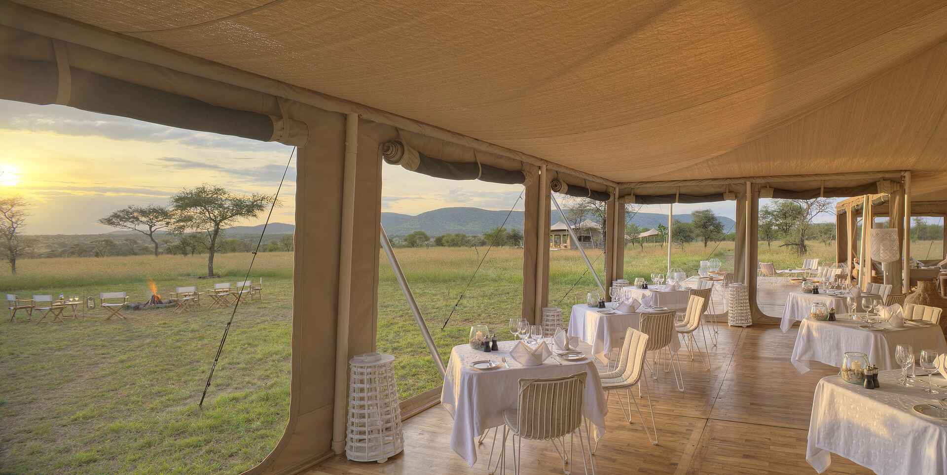 Roving Bushtops Camp: Ausblick vom Essbereich bushtops camps, roving bushtops camp, serengeti nationalpark, tansania, ausblick, essbereich, landschaft, afrikarma, afrikarma safaris, afrikarma safaris - wildnis. hautnah., afrikarma.de