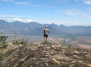 Sarara Camp: Blick auf die Mathews Bergkette Sarara Camp: Blick auf die Mathews Bergkette