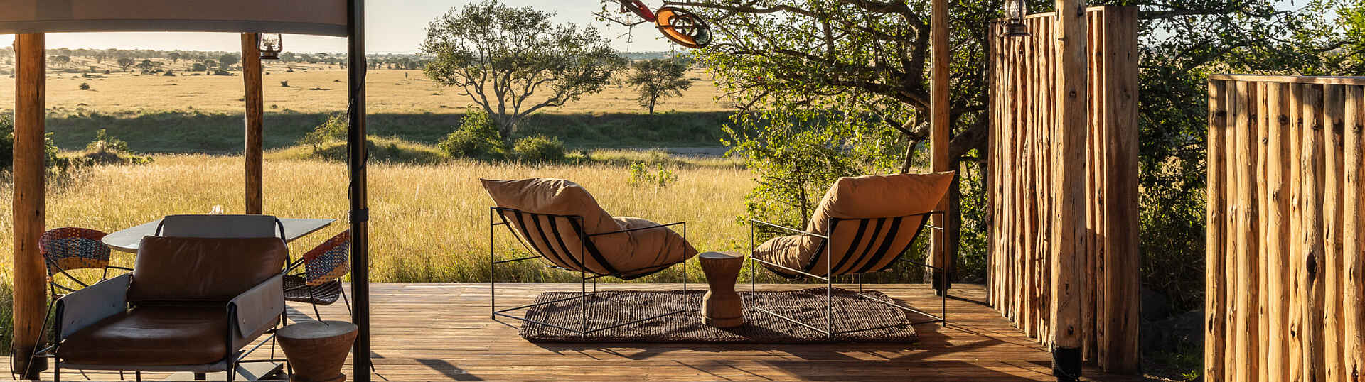 Lounge mit Aussicht im Singita Mara River Tented Camp