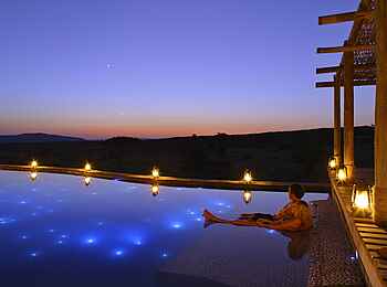 Mara Bushtops: Beleuchteter Pool