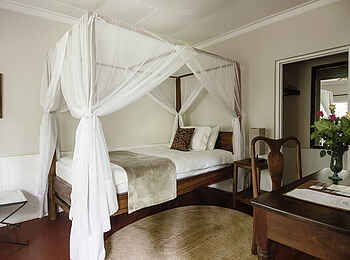 Mt. Meru Game Lodge: Bett im Einzelzimmer