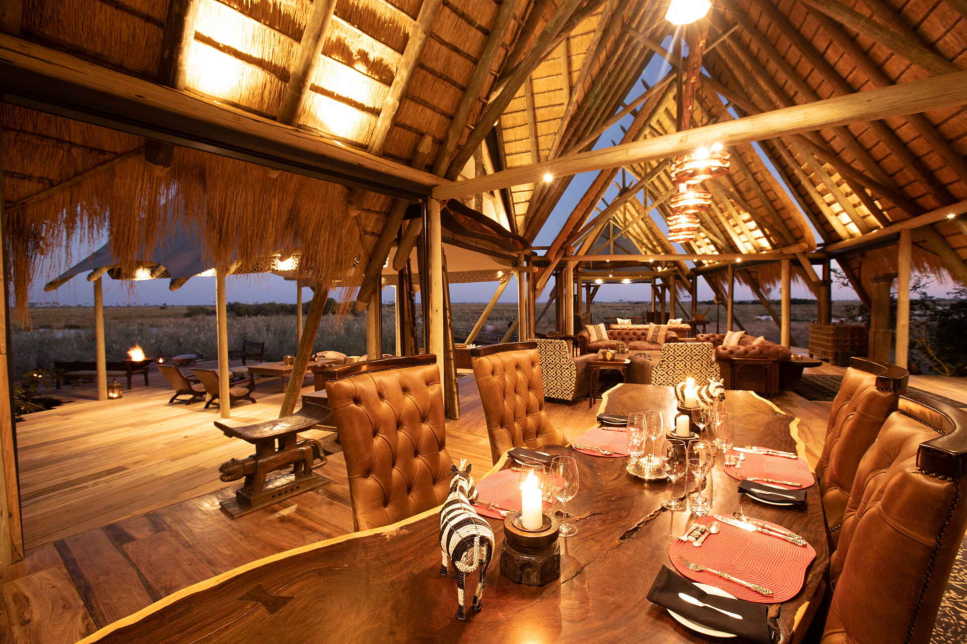 Afrikarma, Afrikarma Safaris, Afrikarma Safaris. Wildnis. Hautnah., Afrikarma.de, Besteck, Couch, Dinner, Essen, Lounge, Sessel, Stühle, Terrasse