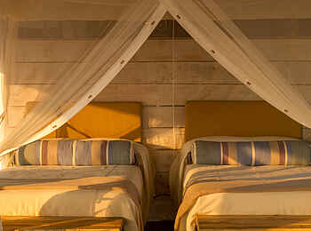 Kubu Kubu Tented Camp: Die Betten des Twin-Rooms