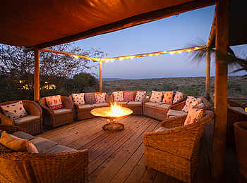 Laikipia Wilderness Main Camp: Lagerfeuer am Abend Laikipia Wilderness Main Camp: Lagerfeuer am Abend