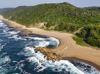 Makakatana Bay Lodge: Die raue Brandung Makakatana Bay Lodge: Die raue Brandung