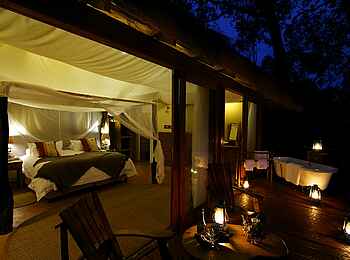 Mukambi Safari Lodge: Blick ins Gästezelt Mukambi Safari Lodge: Blick ins Gästezelt