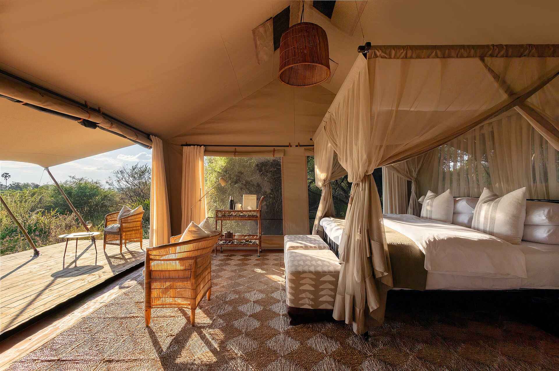 Nkasa Linyanti Camp: Schlafbereich und Terrasse