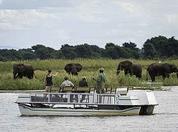 Ruckomechi Camp: Sambesi-Bootstour Ruckomechi Camp: Sambesi-Bootstour