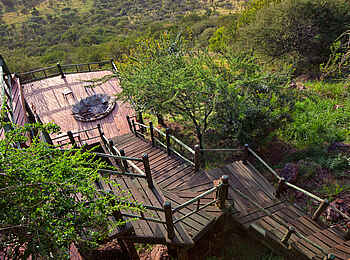 Soroi Serengeti Lodge: Treppen im steilen Gelände Soroi Serengeti Lodge: Treppen im steilen Gelände