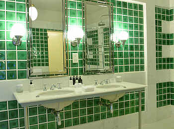 Victoria Falls Hotel: Badezimmer im Vintage-Stil