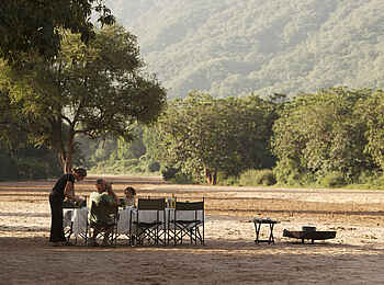 Wayo Manyara Green Camp: Lunch im Flussbett