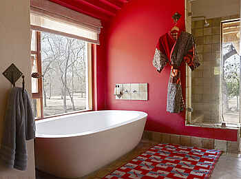 Jacis Sabi House: Bad im Haupthaus