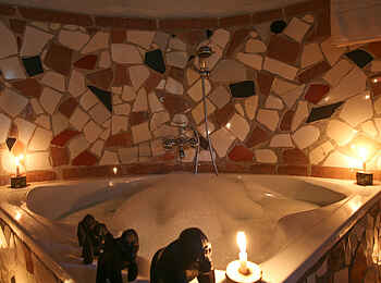 Mahogany Springs Safari Lodge: Honeymoon Suite - Wanne