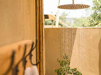 Nokanyana Camp: Regenwasserdusche