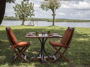 Baker's Lodge: Tisch am Nil Baker's Lodge: Tisch am Nil