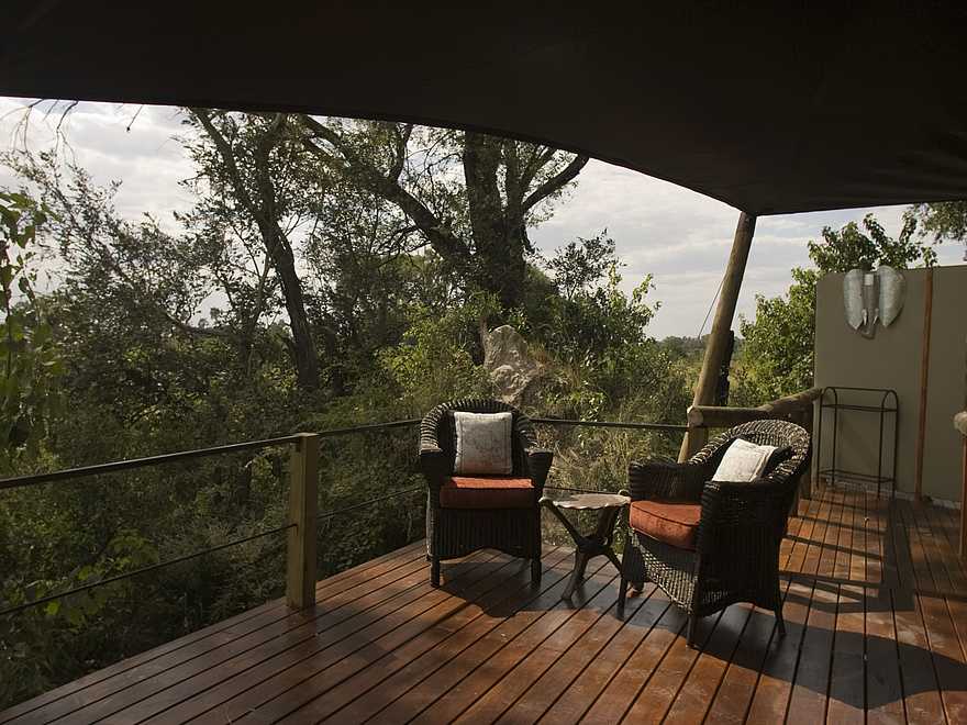 Chitabe Camp: Chalet mit privater Veranda Chitabe Camp: Chalet mit privater Veranda