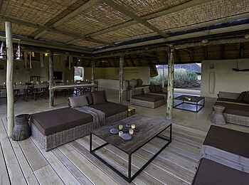Damaraland Camp: Blick in die Lounge