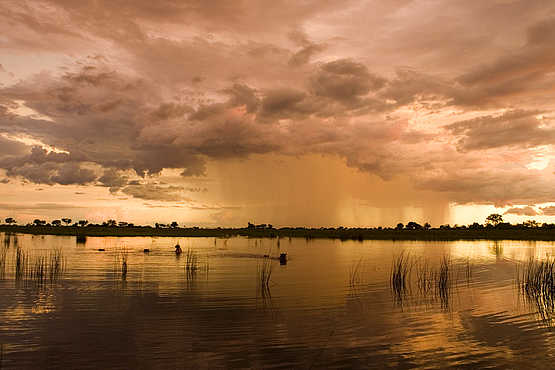 Selinda Explorers Camp: Abend über dem Wasser